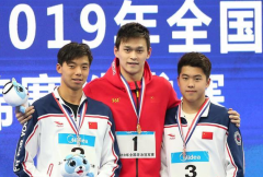 全国游泳冠军赛收官 孙杨最开心称霸1500米